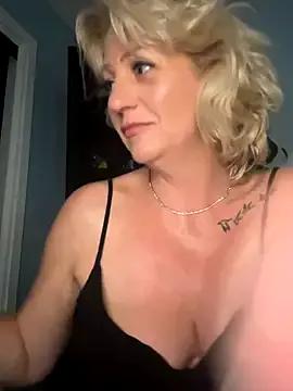 AlessandraBee — Oil Up Boobs