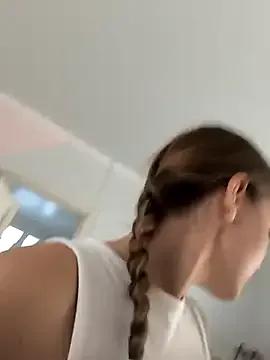 AliceBrayan on StripChat