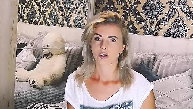 Aly_girl1 on StripChat