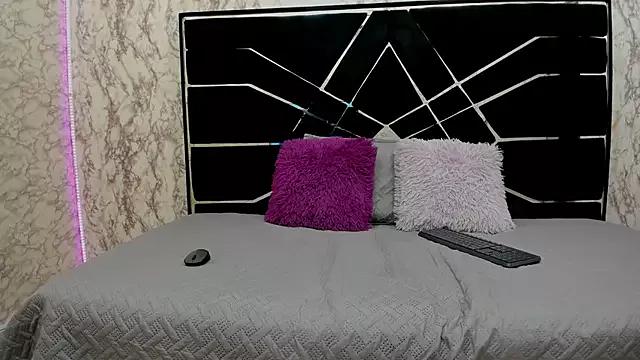 ALYANNA_HOT_ on StripChat 