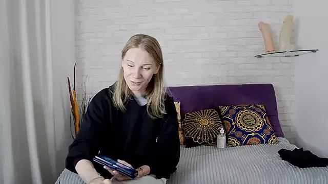 AmaliaMao on StripChat 