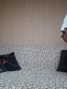 Amberhotqueen — natural naked bouncing tits+nipple clips