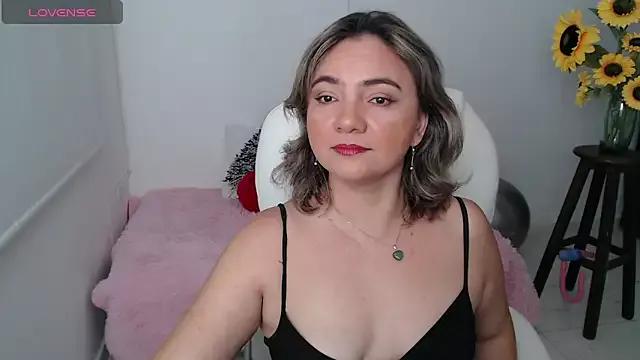 ana_milf on StripChat 
