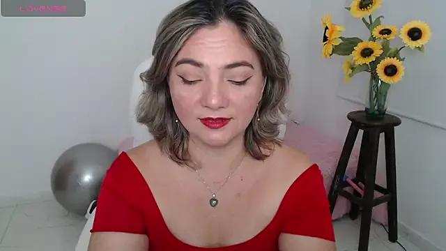 ana_milf on StripChat 