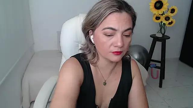 ana_milf on StripChat 