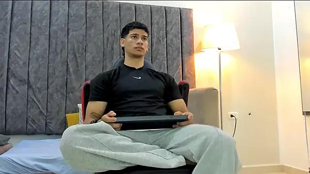 ANDRES_STUD — flex muscle, twerk and cum shot