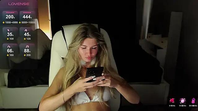 AngelMiaM on StripChat