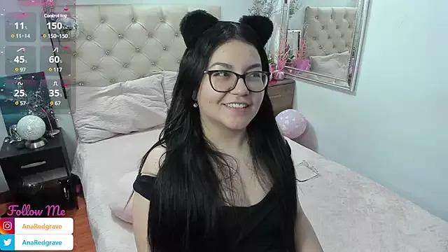 AnnaRedgrave on StripChat 