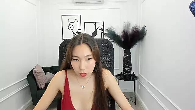 AnnaReyla on StripChat 
