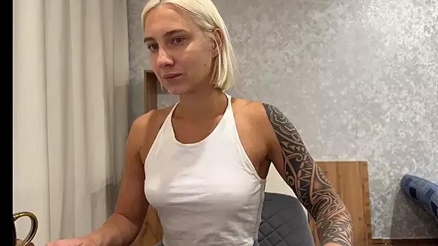 AnneBall on StripChat 