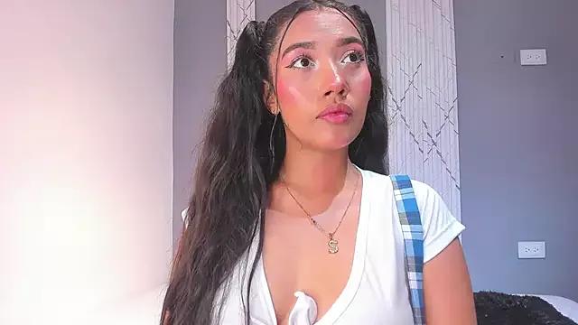 Annelov18 on StripChat 