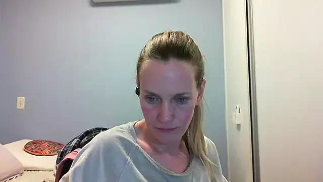 Annylove1 on StripChat 