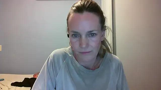 Annylove1 on StripChat 