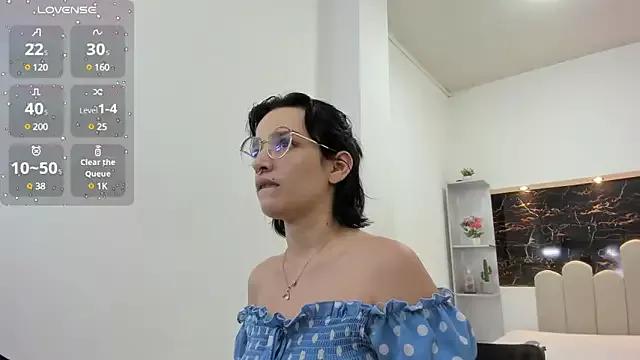 Annyrosee on StripChat 