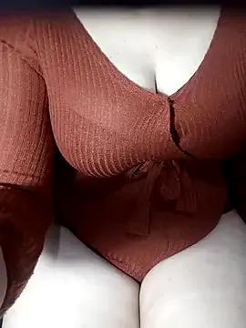 Aomtiz8 on StripChat