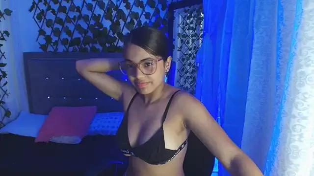 ariadna_brow on StripChat 