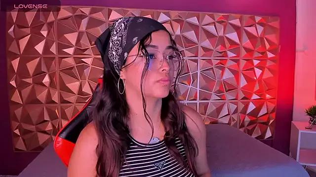 Ariana_Pierce on StripChat 