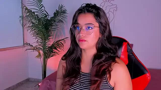 Ariana_Pierce on StripChat 