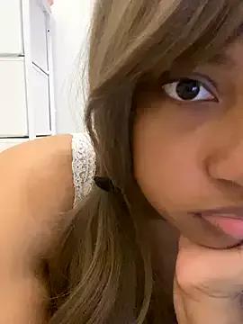 AwkwardJasminee on StripChat 