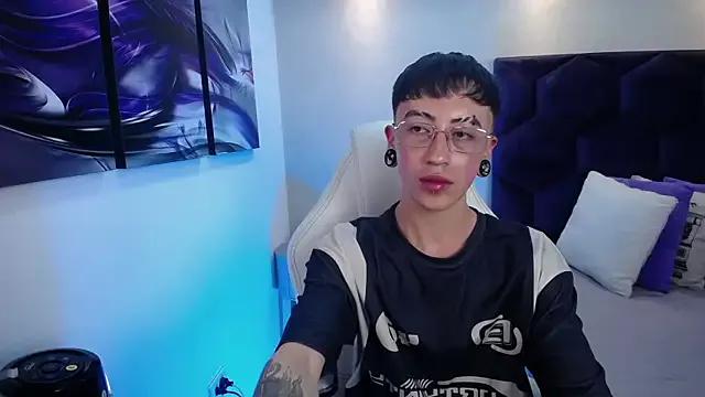 AxellWalker — Playing with my whole sexy body