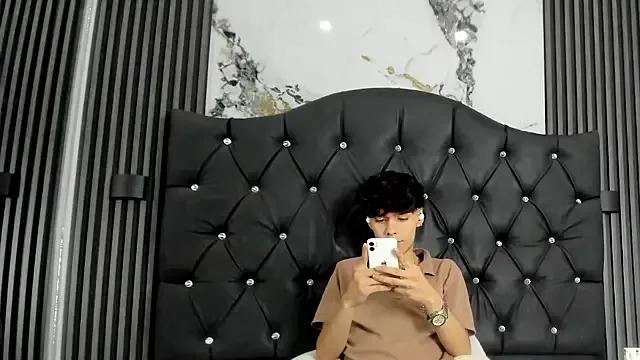 AxelWolfe on StripChat