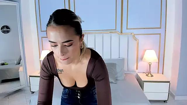 aziac10 on StripChat 