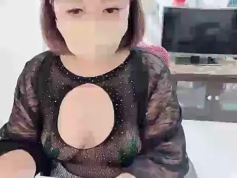 bee_baby on StripChat 