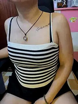 Bee_sweet on StripChat 