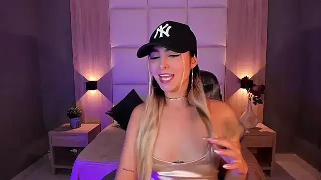 bella1207 on StripChat 