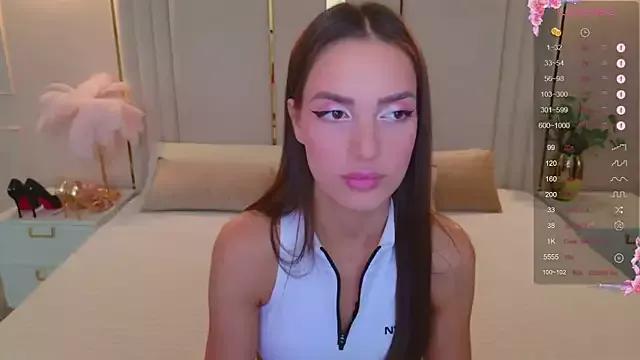 BellaHalles on StripChat 