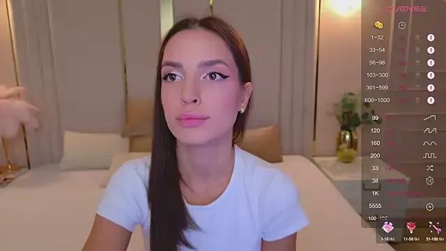 BellaHalles on StripChat 