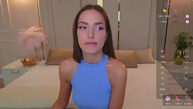 BellaHalles on StripChat 