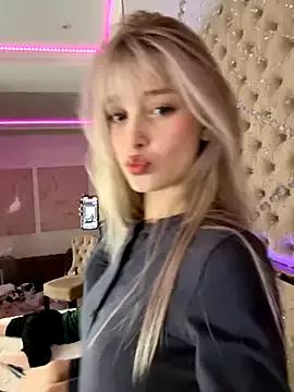 BellaSecrett on StripChat 