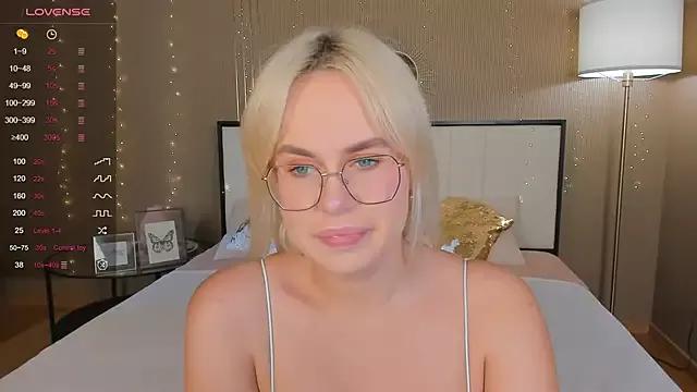bellatip on StripChat 