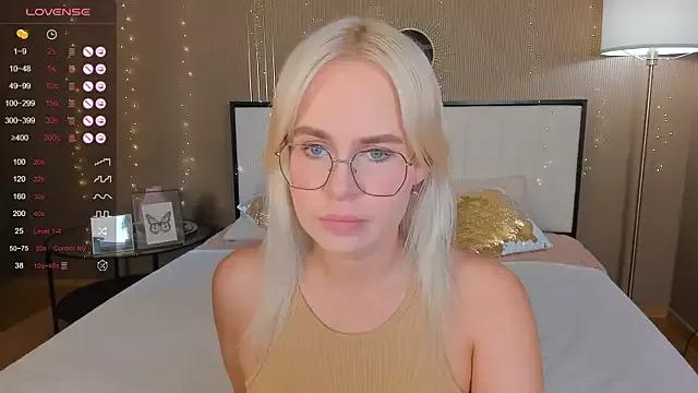 bellatip on StripChat 