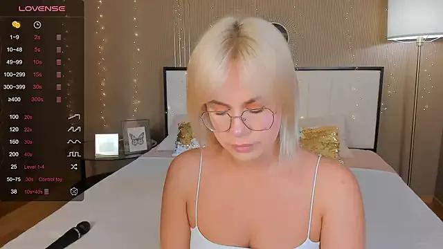 bellatip on StripChat 