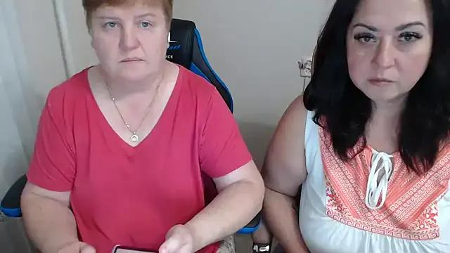Bertie_Adeline — hot kiss and boobs