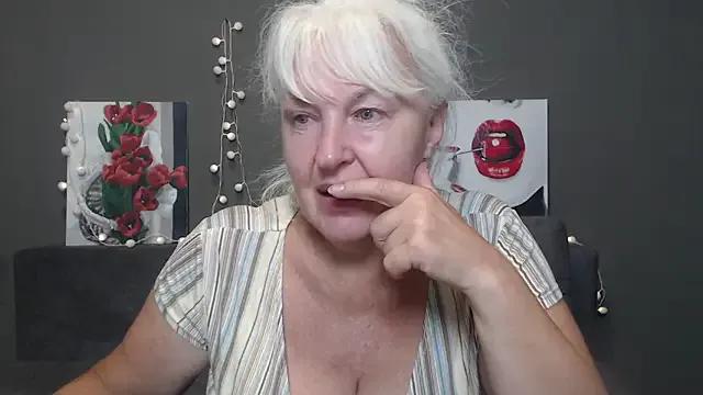 BlondyLeeBest — a treat for my playful kitty