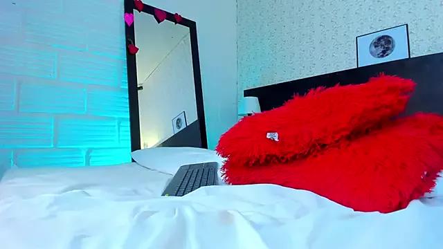 BonnieeAndClyde on StripChat 
