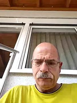 bottomhairy on StripChat 