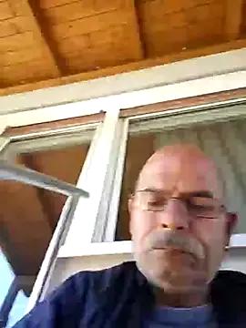 bottomhairy on StripChat 