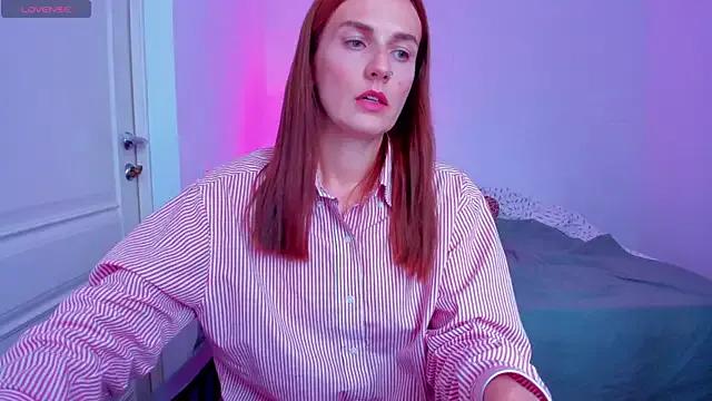 BritneyHall — Squeeze Tits