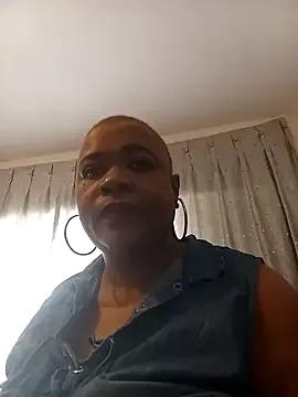 BUSTY_QUEEEN on StripChat