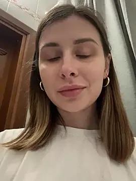 CallMeKira on StripChat 