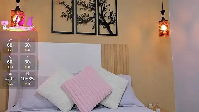 Camila_Bustamante on StripChat