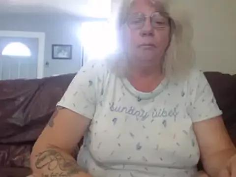 canadiancougar1965 on StripChat 