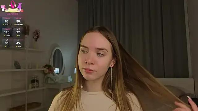 CarollSmithh — Deep Eyes close to cam + Suck fingers