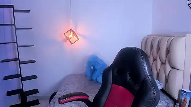 cassiehoward14 on StripChat 