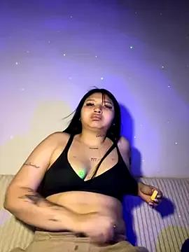 CatEyesss on StripChat