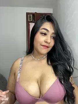 Charlotte_cutee18 on StripChat